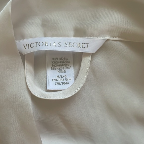Victoria's Secret Cream Robe - Picture 6 of 6